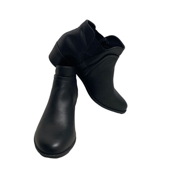 DOMINIQUE NICOLE BLACK Kennelly
Booties 9M New Without Tags - Picture 1 of 12